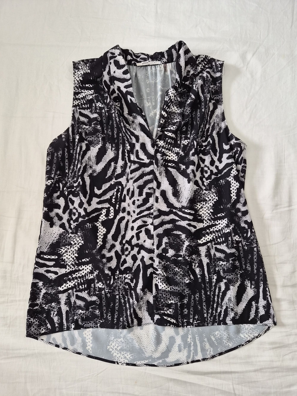Tahari Black and White Sleeveless V-Neck Animal Print Blouse